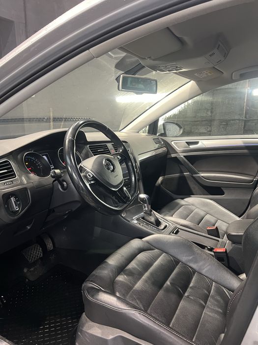 Volksvagen e golf 7 2015