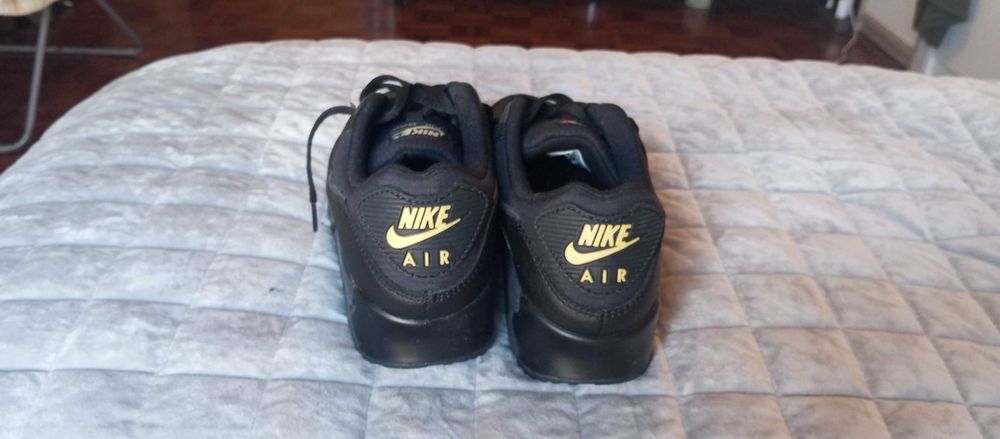 AIR Max BLACK / Gold