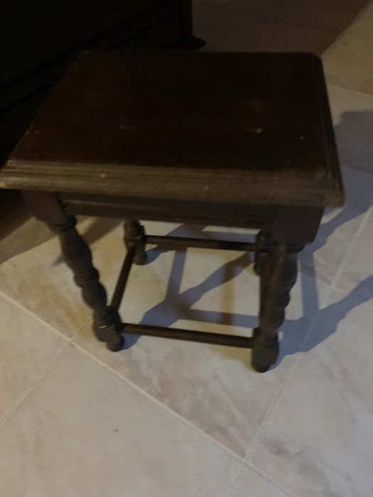 Mesa de cabeceira / Mesa redonda / Mesas retangulares de enfeito