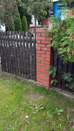słupki ogrodzeniowe z cegły klinkierowej