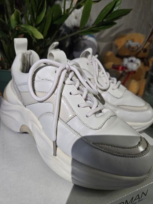 Шкіряні Жіночі Кросівки  Tomfrie