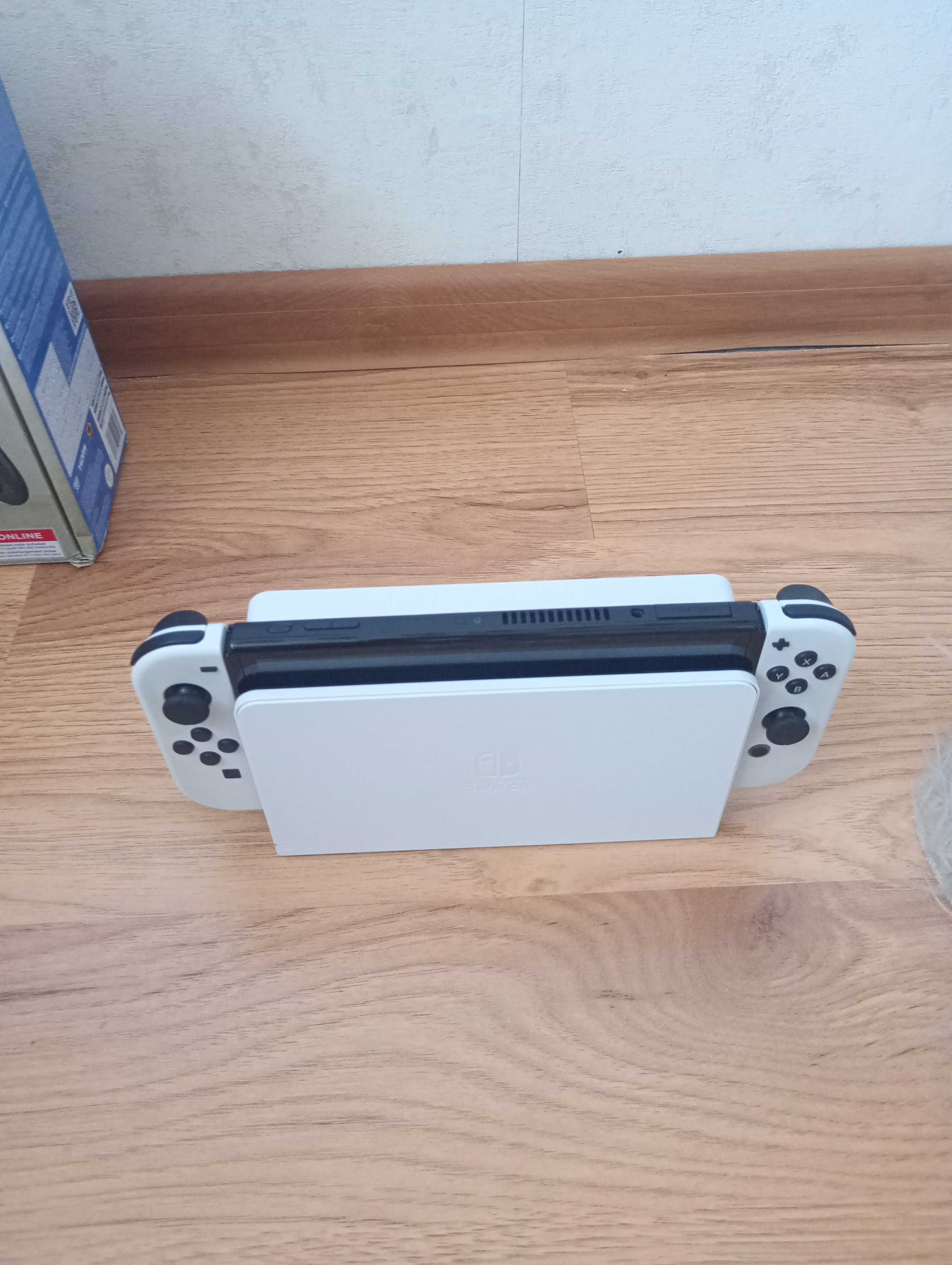 Sprzedam konsolę Nintendo Switch OLED