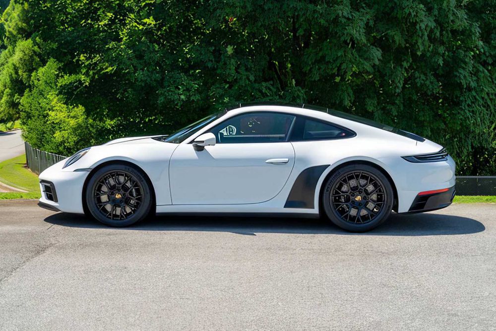 Porsche 911 Carrera      2022