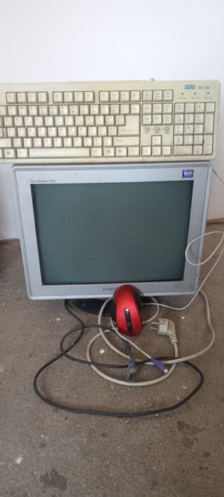 Монитор, клавиатура, беспроводная мышка