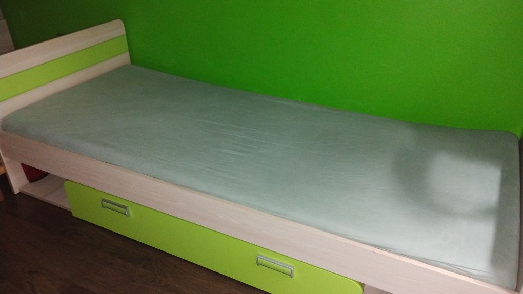 Kompletny zestaw mebli z łóżkiem do pokoju dziecięcego