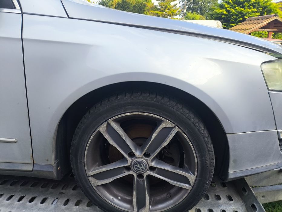 Błotnik prawy la7w srebrny passat b6 kombi sedan