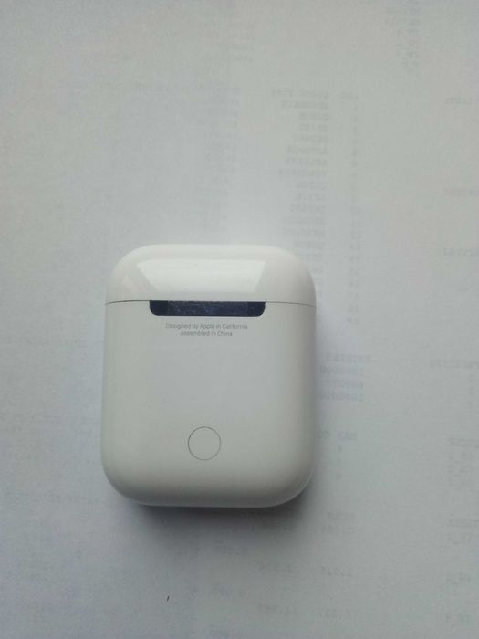 Продам кейс  наушников Apple AirPods 2