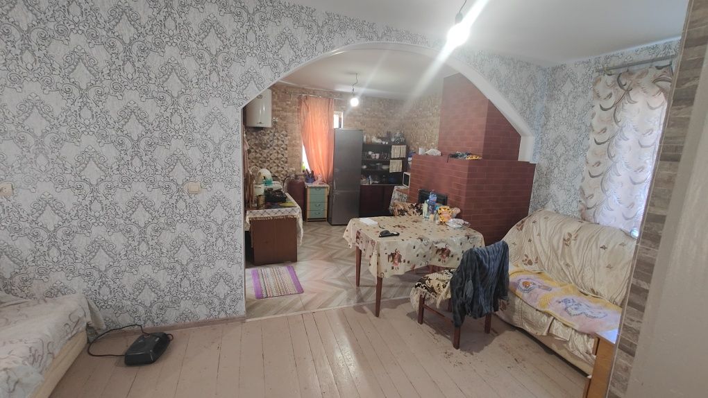 Продаж будинку с. Брюки