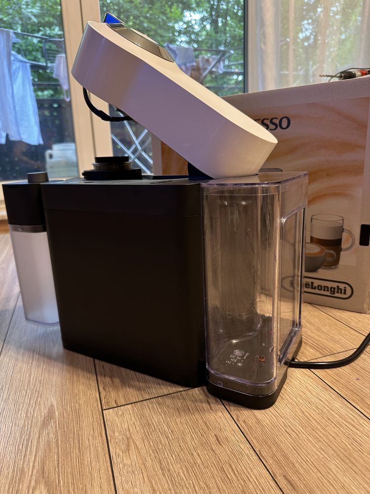 Ekspres DeLonghi Vertuo Lattissima