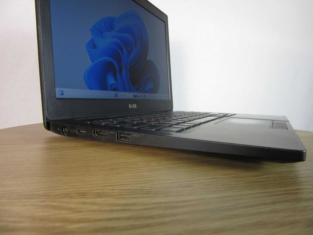 Dell Latitude E7280/Core i7 7600U/RAM 16GB/SSD 256gb