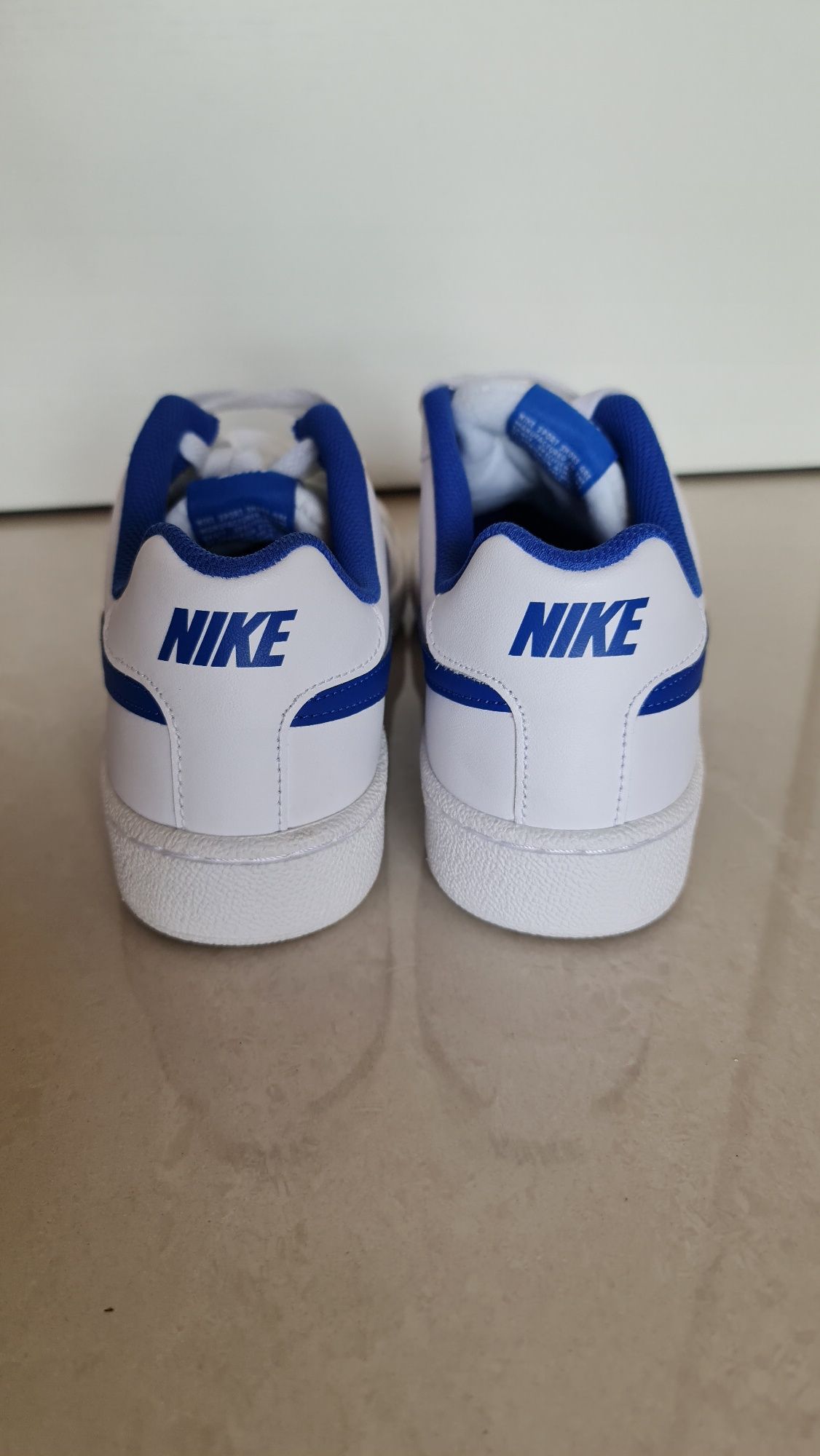 Nike Court Royale