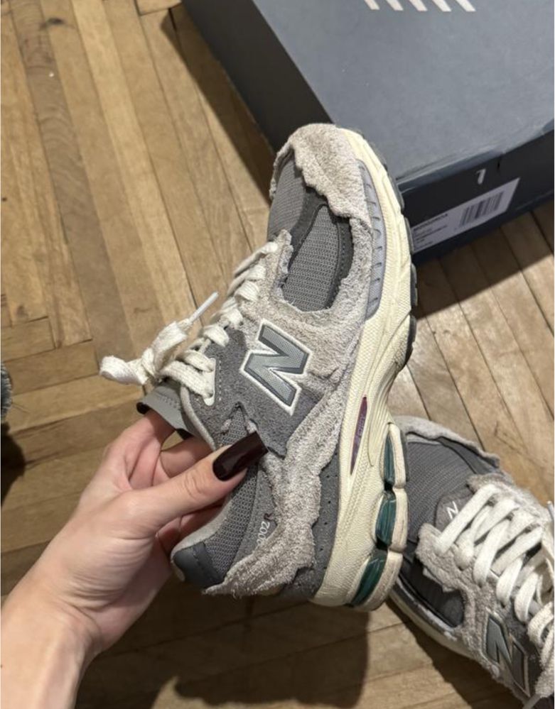 New balance 2002r
