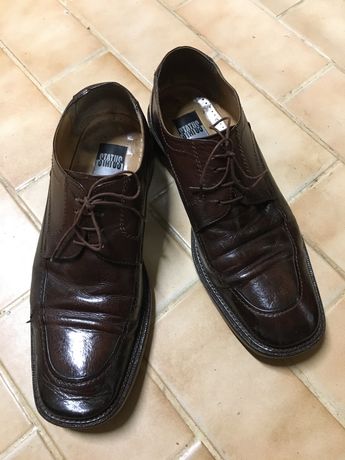Sapatos castanhos de homem tamanho 43