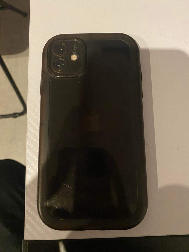 Iphone 11 64GB 72% kondycji baterii + etui