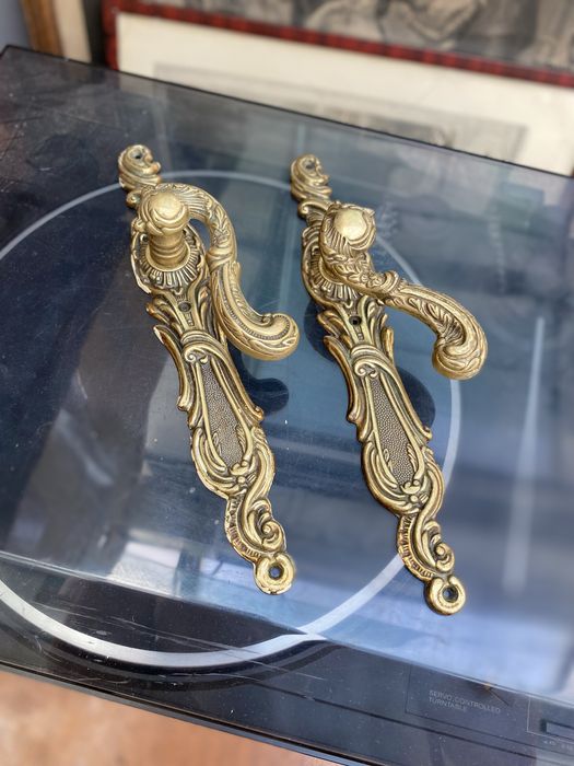 Вінтажні дверні ручки