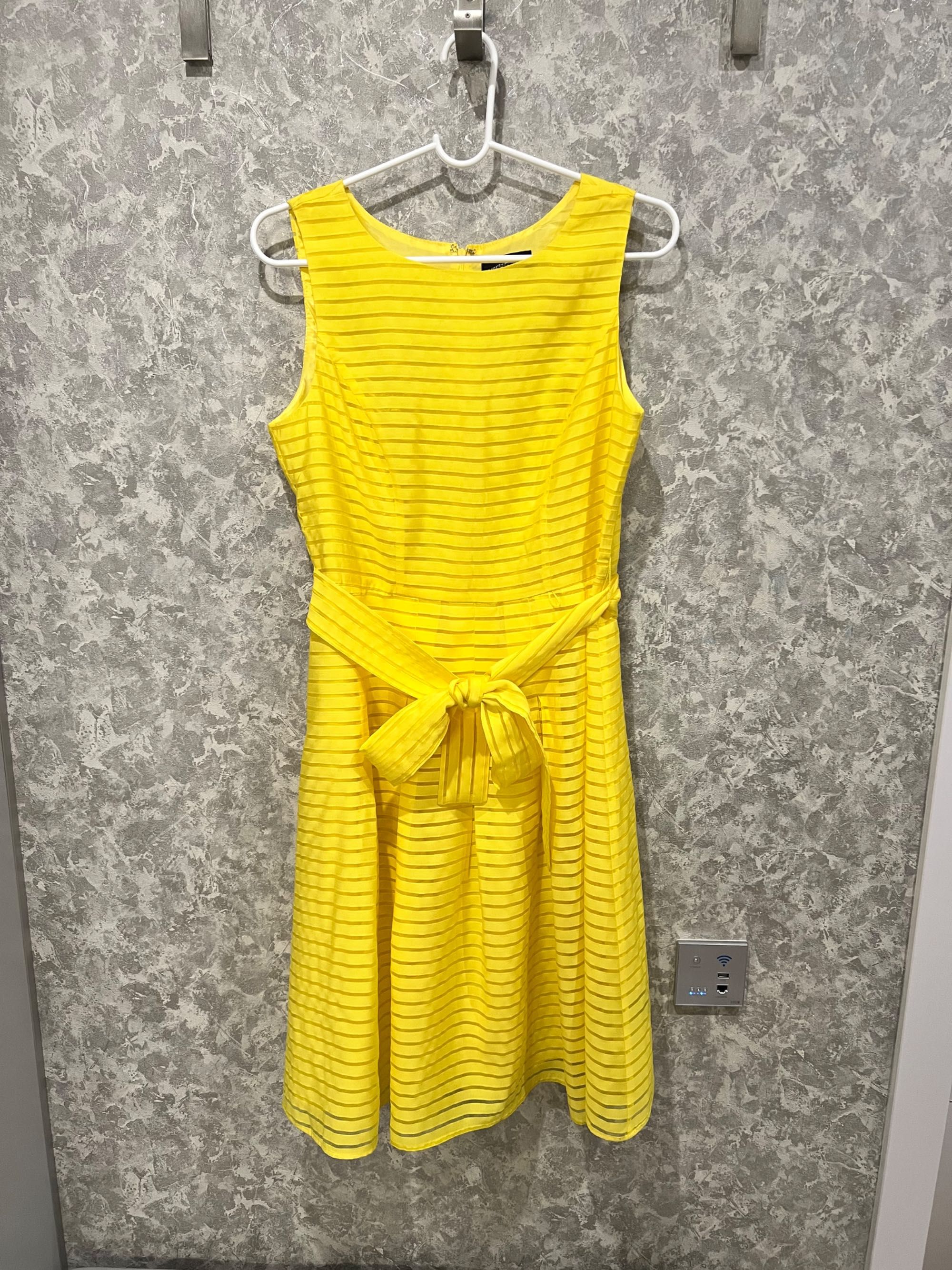 Женское новое платье Liz Claiborne жёлтое размер S