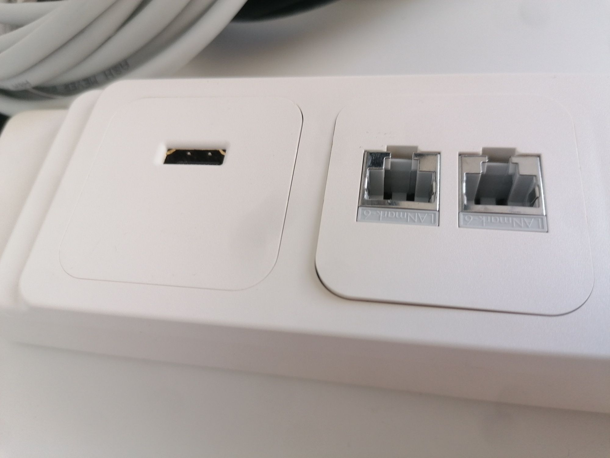 Listwa zasilająca media port rj45 przedłużacz