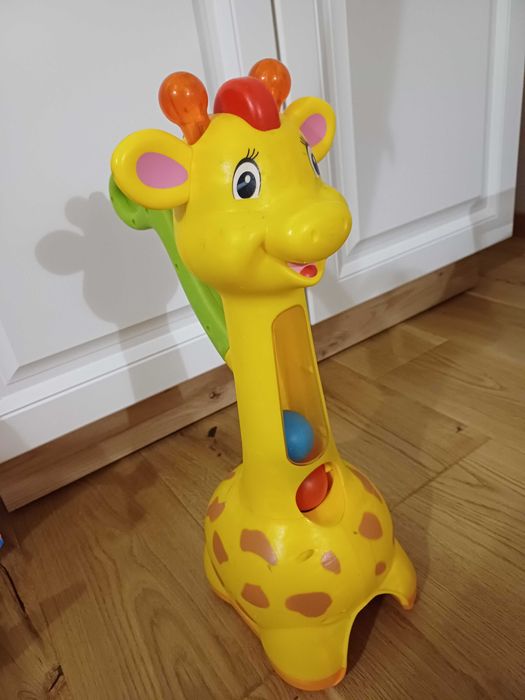 Żyrafa dumel piłeczkowy pościg