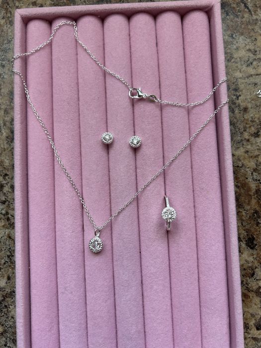 Ніжний  срібний комплект з фіанітами 925