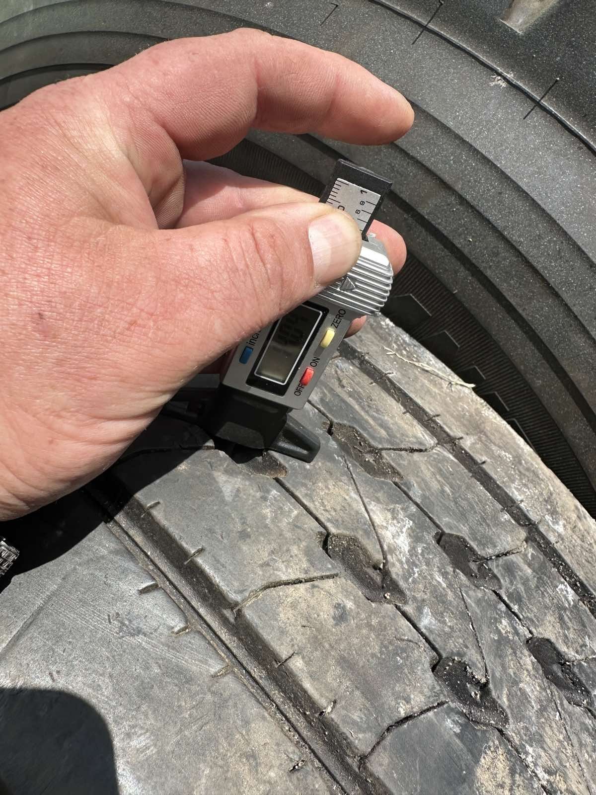 Шини 315 80 22.5 Goodyear руль