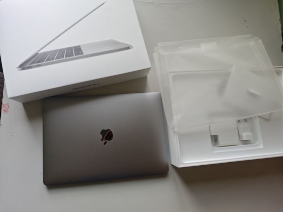 Macbook pro 13 2017 8/128 core i5
