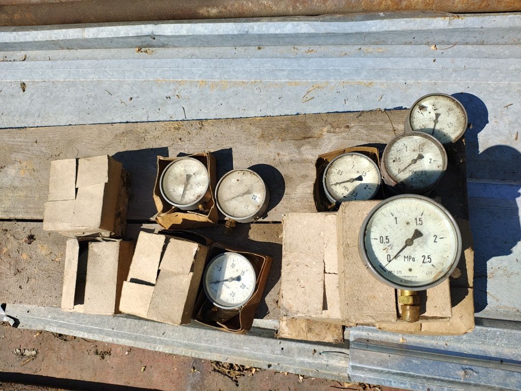 Manometry nowe 1,5. 2,5MPa oraz 25 kG/cm2