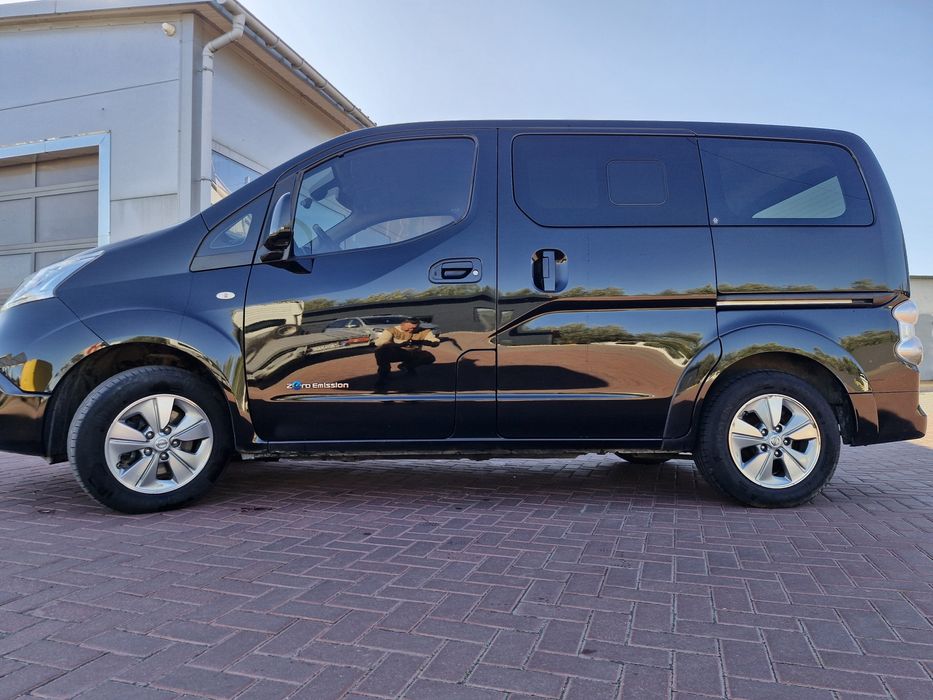 Продам Nissan env200