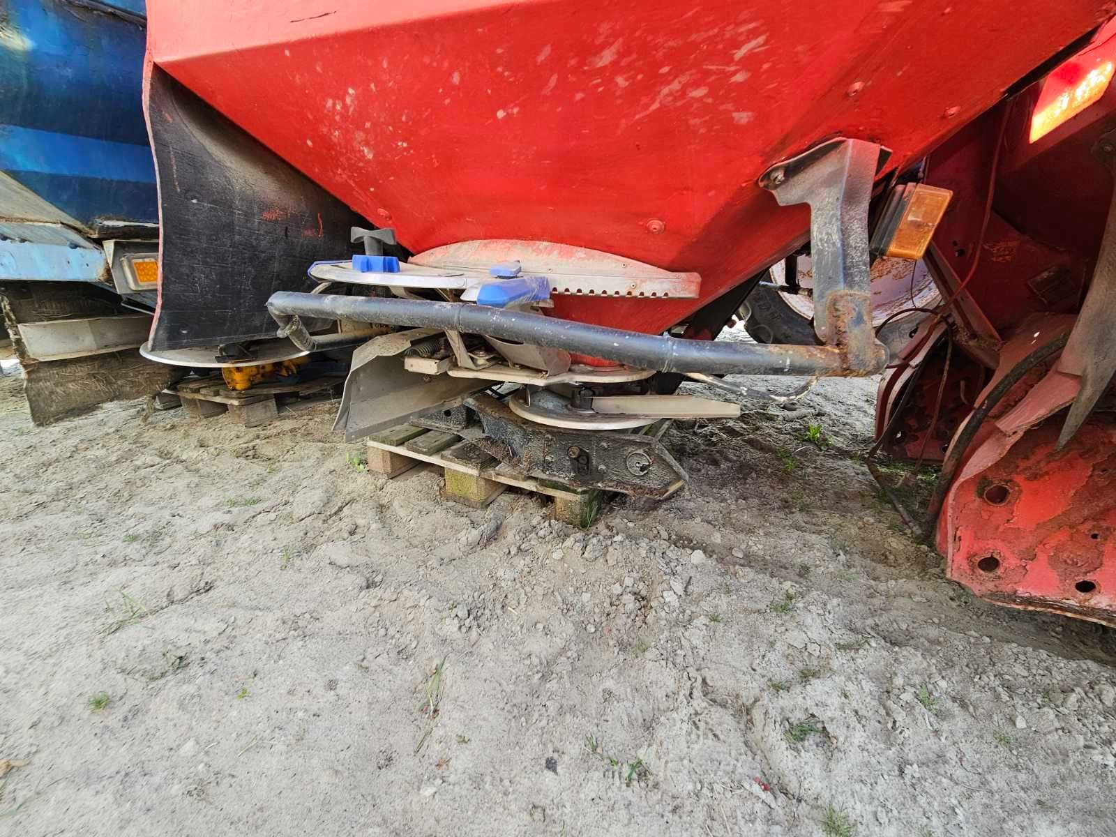 Розкидач добрив Kuhn Axis 30.1K