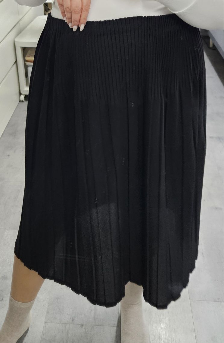 Czarna plisowana rozkloszowana spódnica XL -XXL