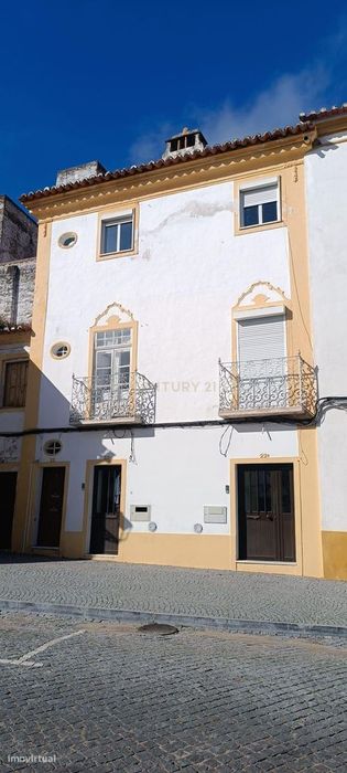 Apartamento Renovado em Caia, Elvas - 3 Quartos e Terraço