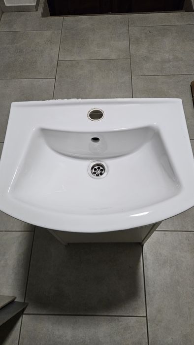 Szafka łazienkowa z umywalką