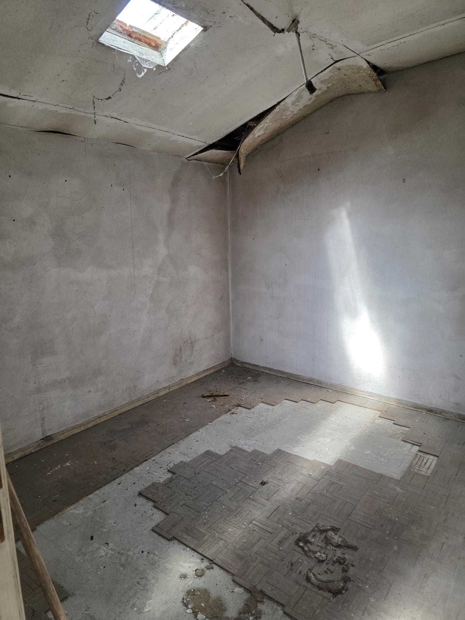 Apartamento T2 + 1 com sotão para Renovar no Centro