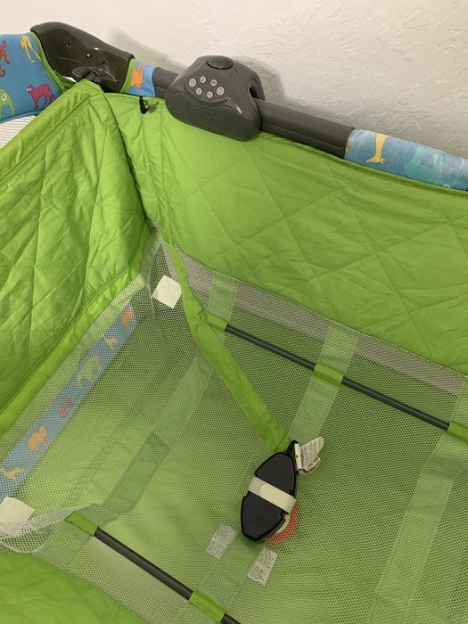 Дитяче ліжечко-манеж Graco