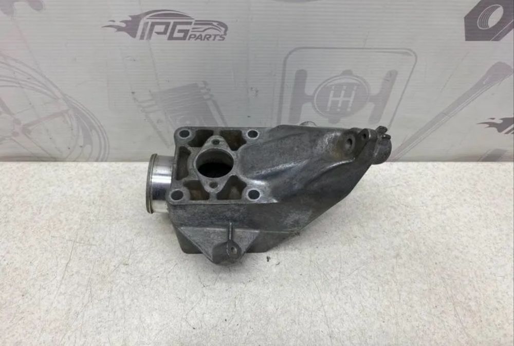 Лапа кронштейн двигателя 2.2 cdi OM 646 Mercedes Vito 639 A6462230004