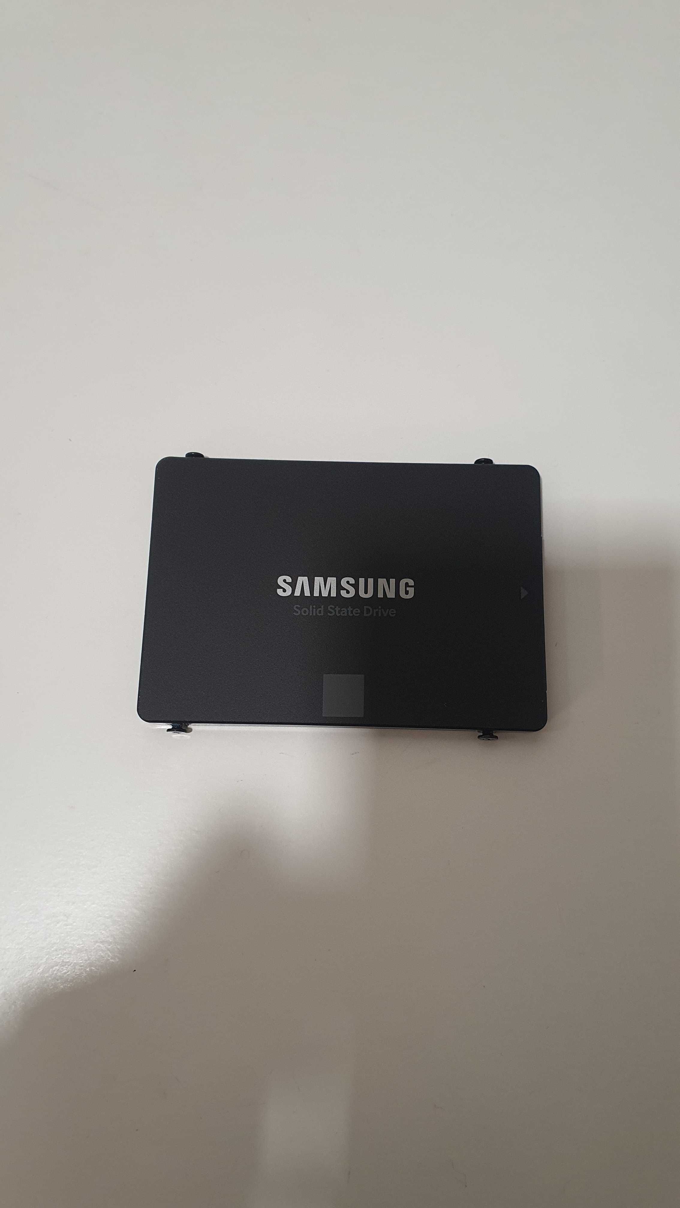 SSD Samsung 870 EVO 4TB MLC V-NAND SATA 2.5 com caixa usb gen2