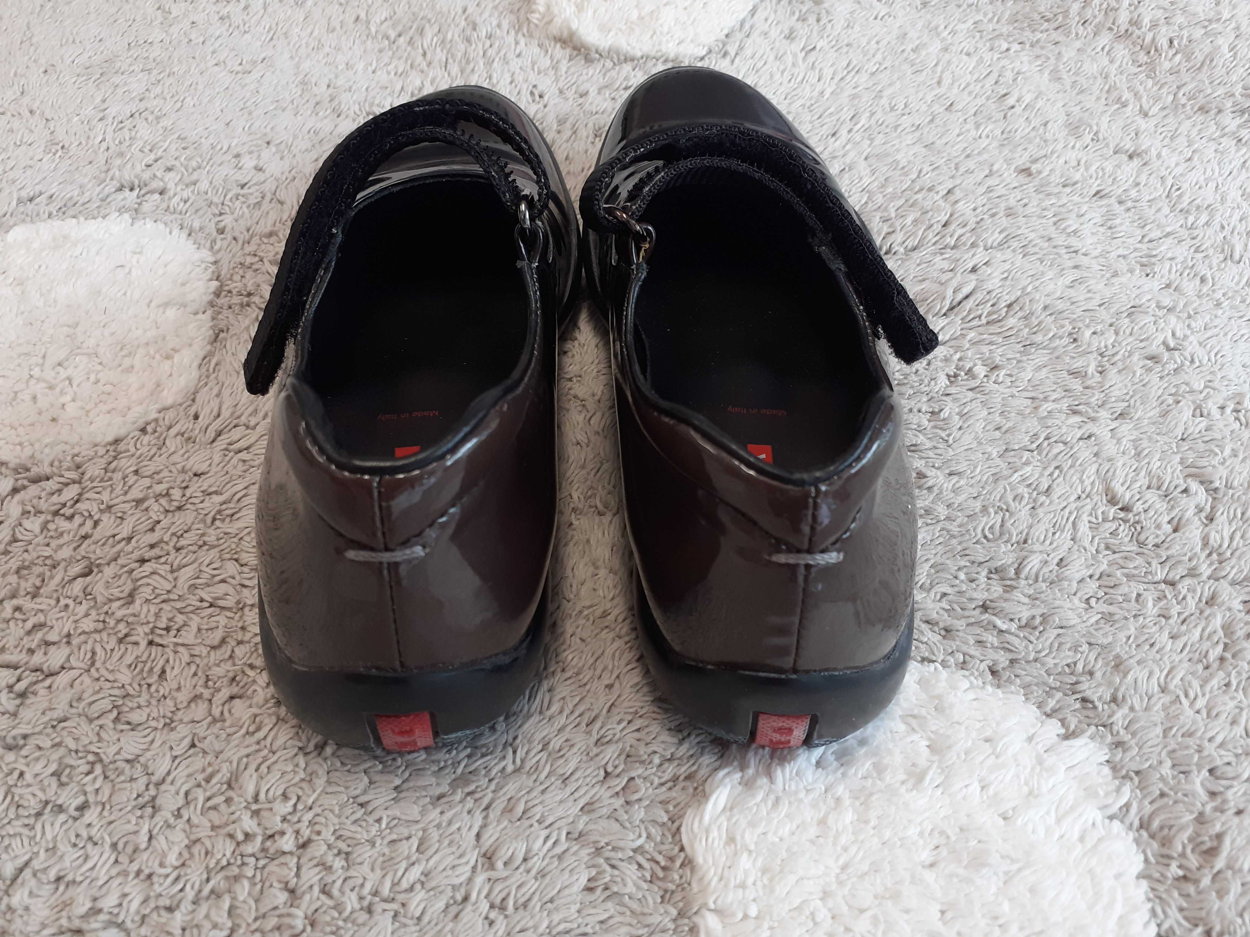 PRADA czarne lakierki 33-34 półbuty wkładka 20,5 cm połysk ORYGINALNE