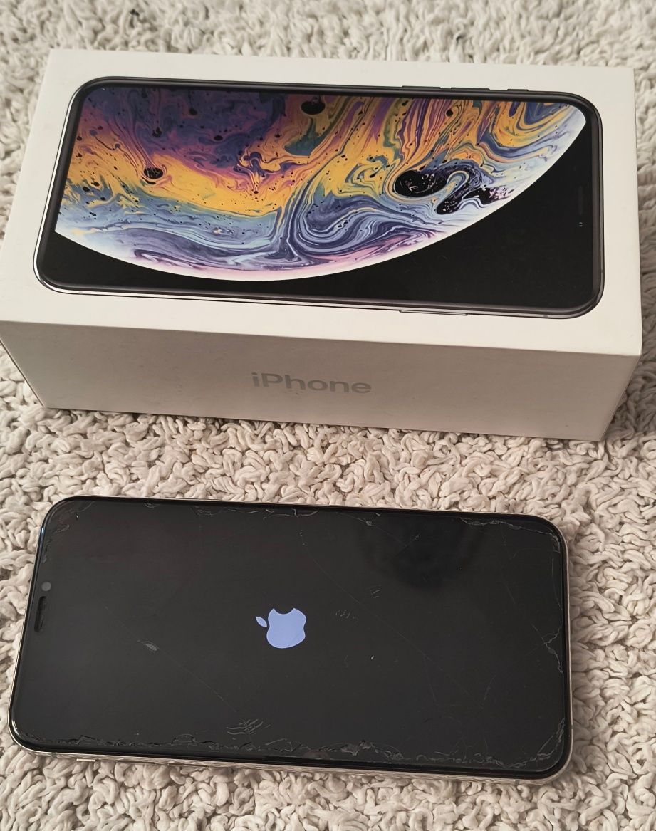 iPhone xs 256 GB kolor srebrny plus etui