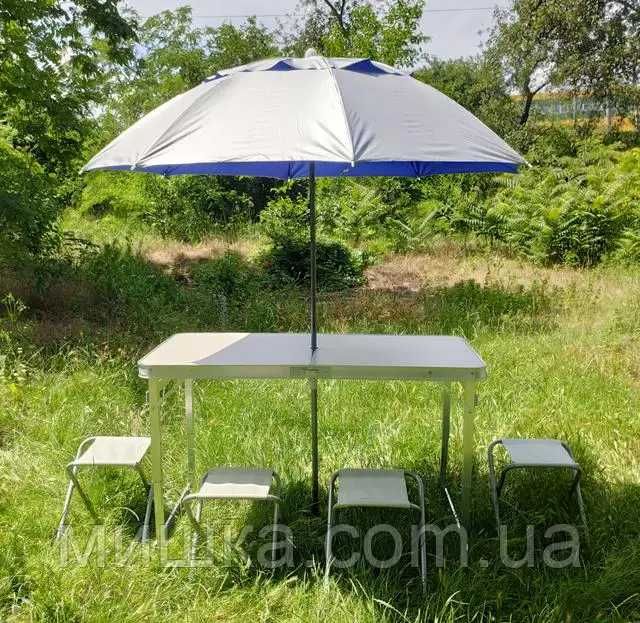 Столик раскладной со стульчиками и зонтом.