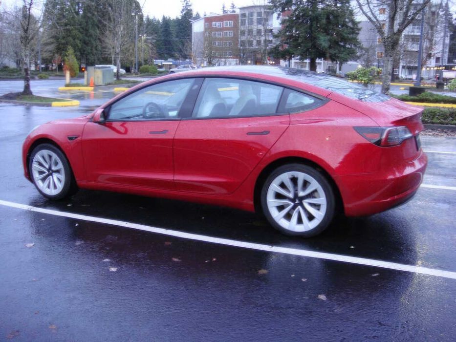 Tesla Model 3      2023