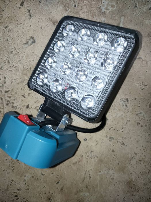 Ліхтар акумуляторний Makita.