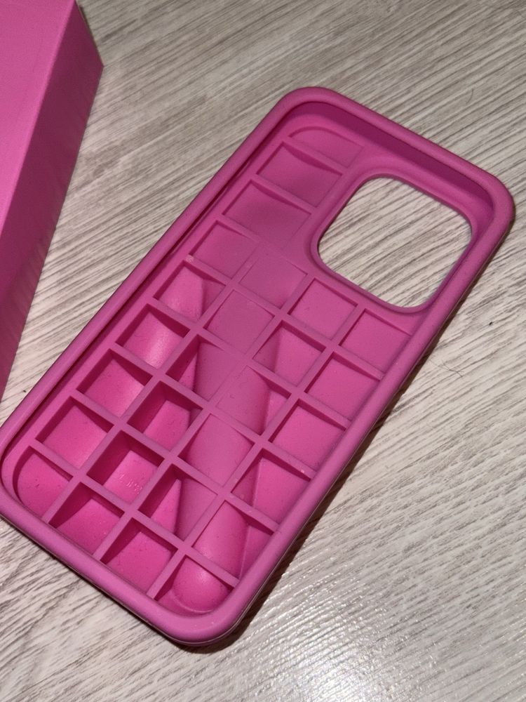 Obudowa różowa rhode case na iphone 15 pro