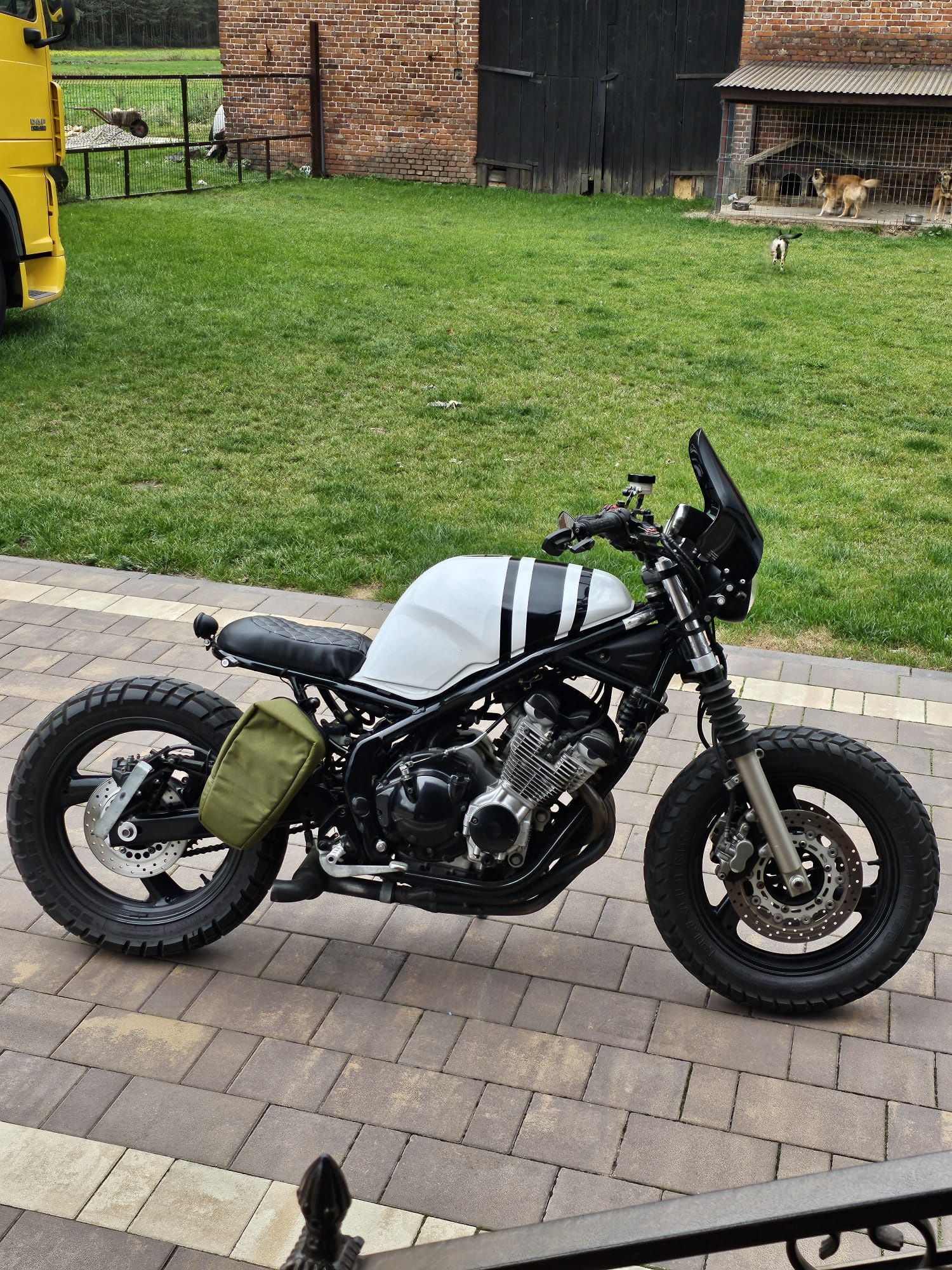 Yamaha XJ 600 Custom - cafe , scrambler