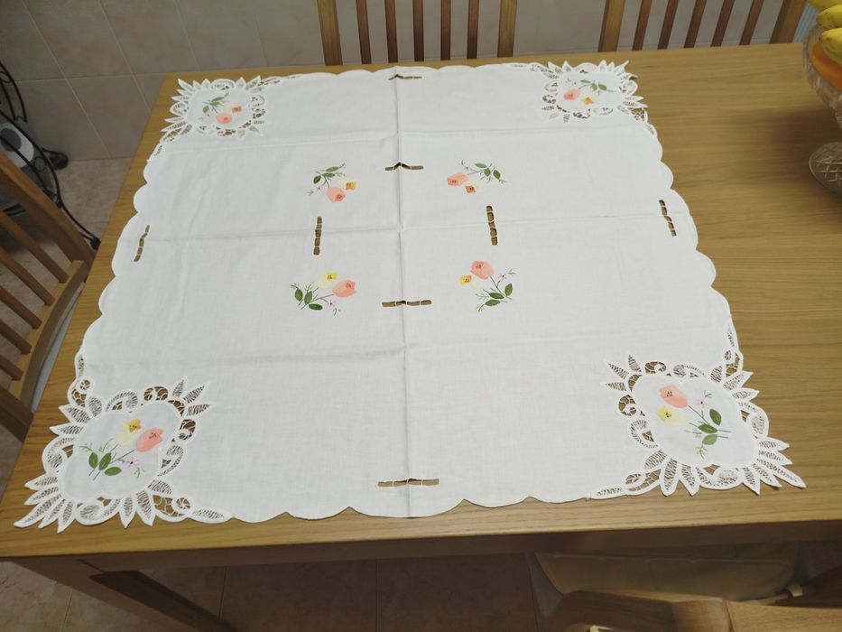 Toalha quadrada bordada