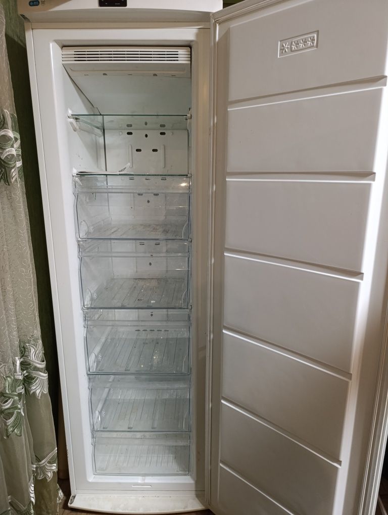 Продам морозильную камеру