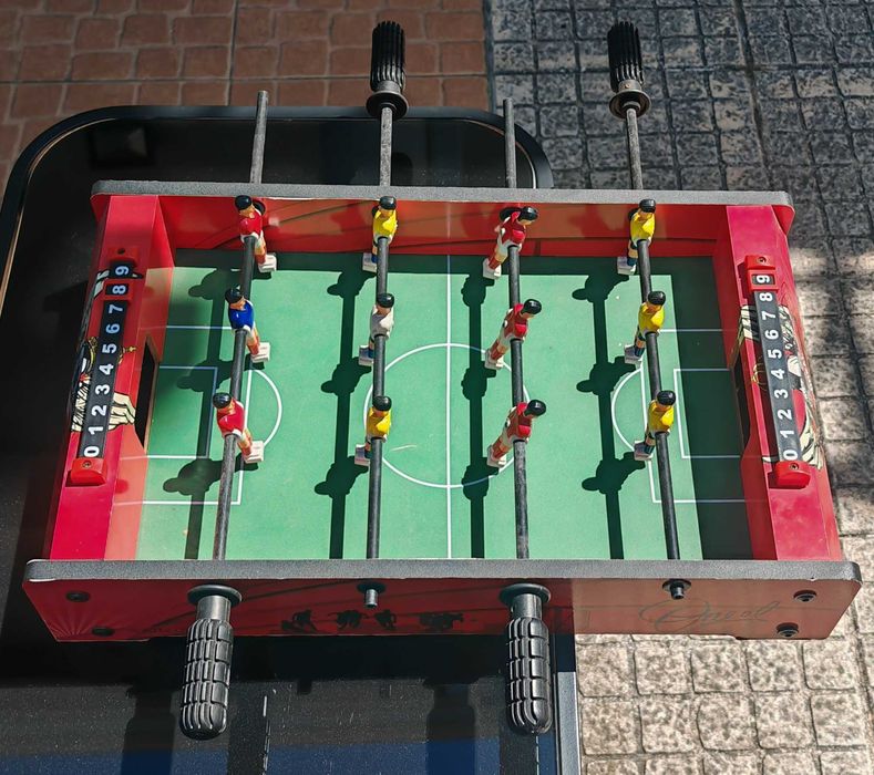Mini mesa de matraquilhos para criança usada em bom estado sem bola
