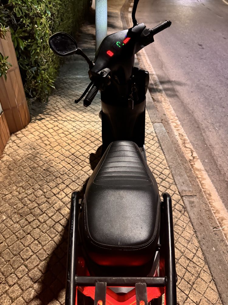 Mota eletrica com carregador e docomentos