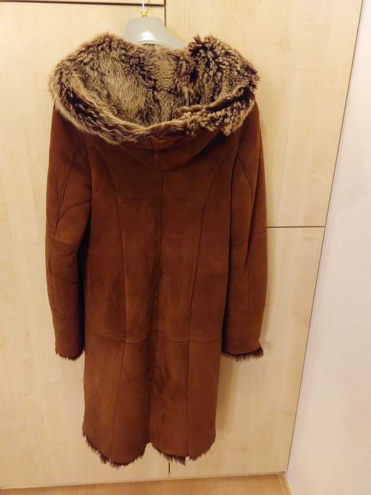 Kożuch długi ze skóry naturalnej, lekko lakierowanej