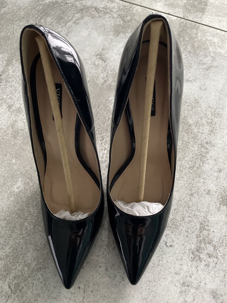 Buty szpilki lakierowane