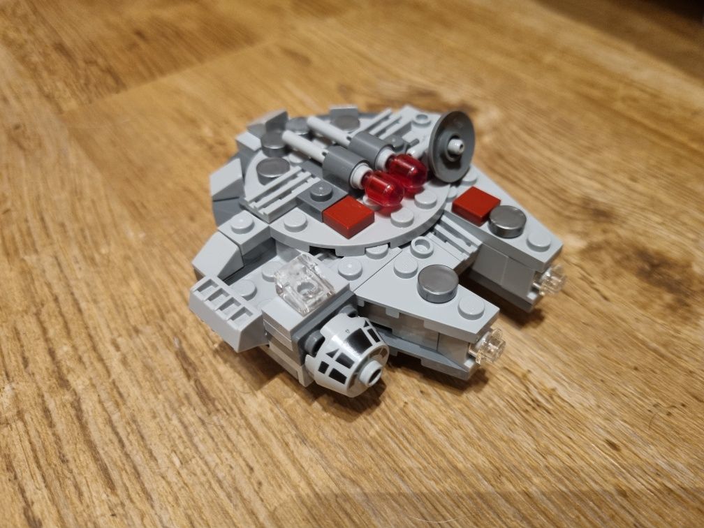 LEGO Star Wars 75030 Millenium Falcon (100% kompletny)