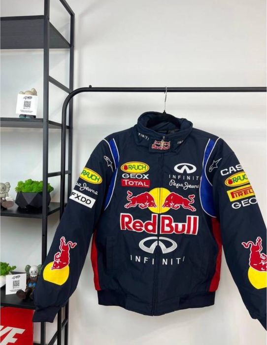 Вітровка Red bull